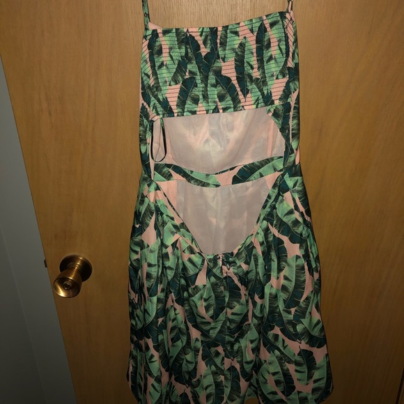 Olive and Oak Tropical Dress - Picture 2 of 4